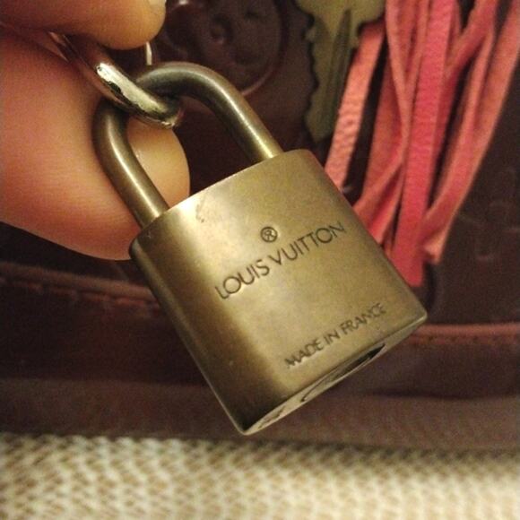 AUTHENTIC Louis Vuitton LOCK & KEY #306 Vintage BRASS added to Purse Chain Charm - Picture 9 of 15
